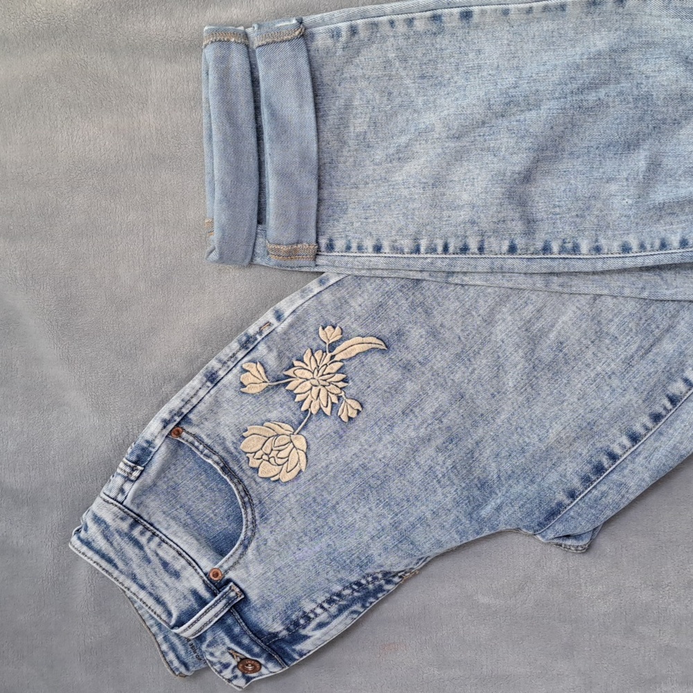 INC Women's Floral Embroidered Mid-Rise Boyfriend Blue Jeans 2/26 Inseam 28.5"